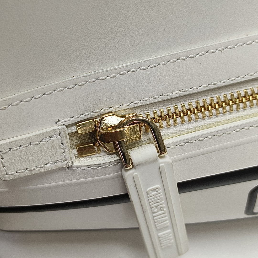 Vibe Medium Calfskin White