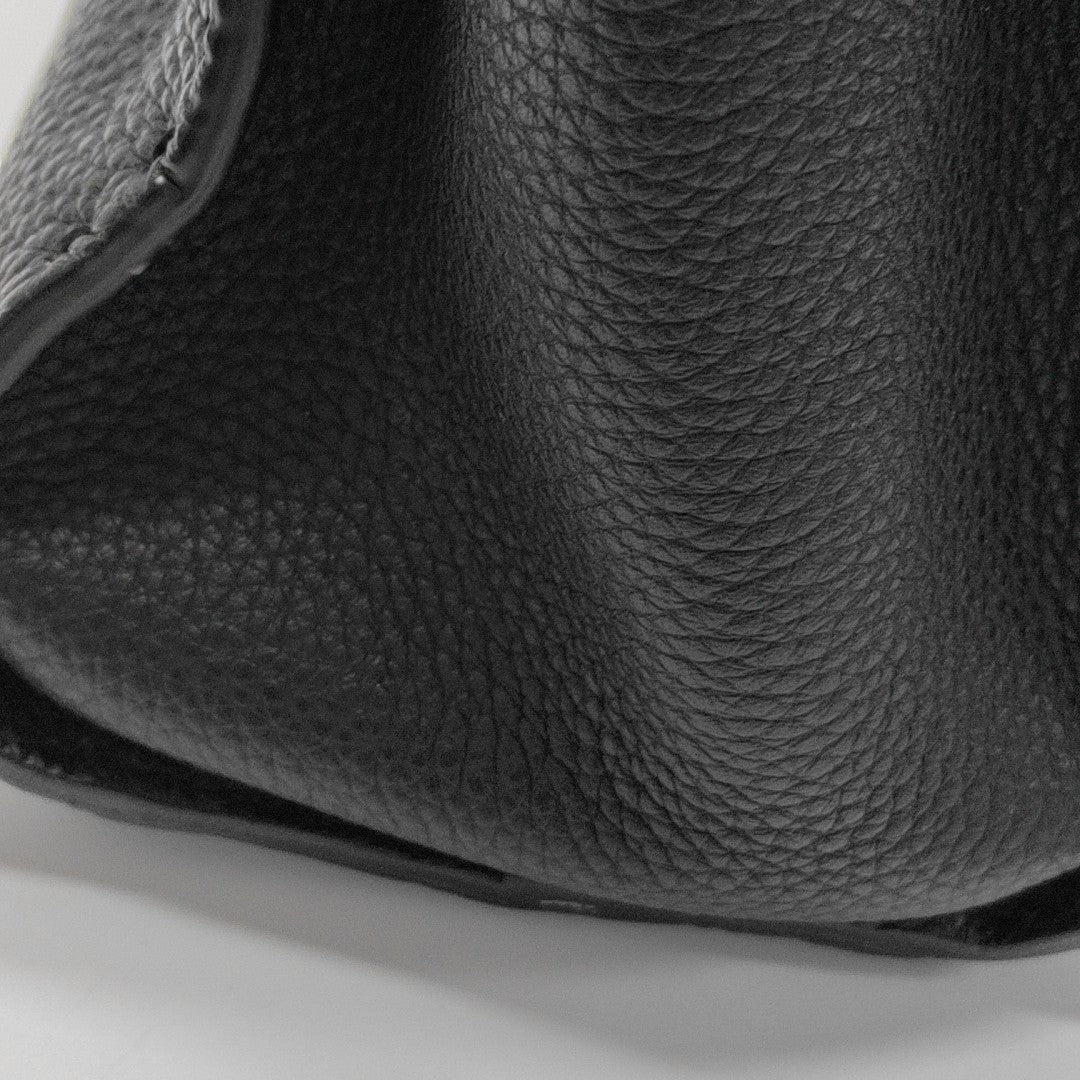 Peekaboo  Essential Medium Calfskin Black