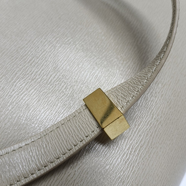 Authenticated pre-owned  CLASSIC BOX Medium Calfskin Beige - Shoulder Bag at Looply