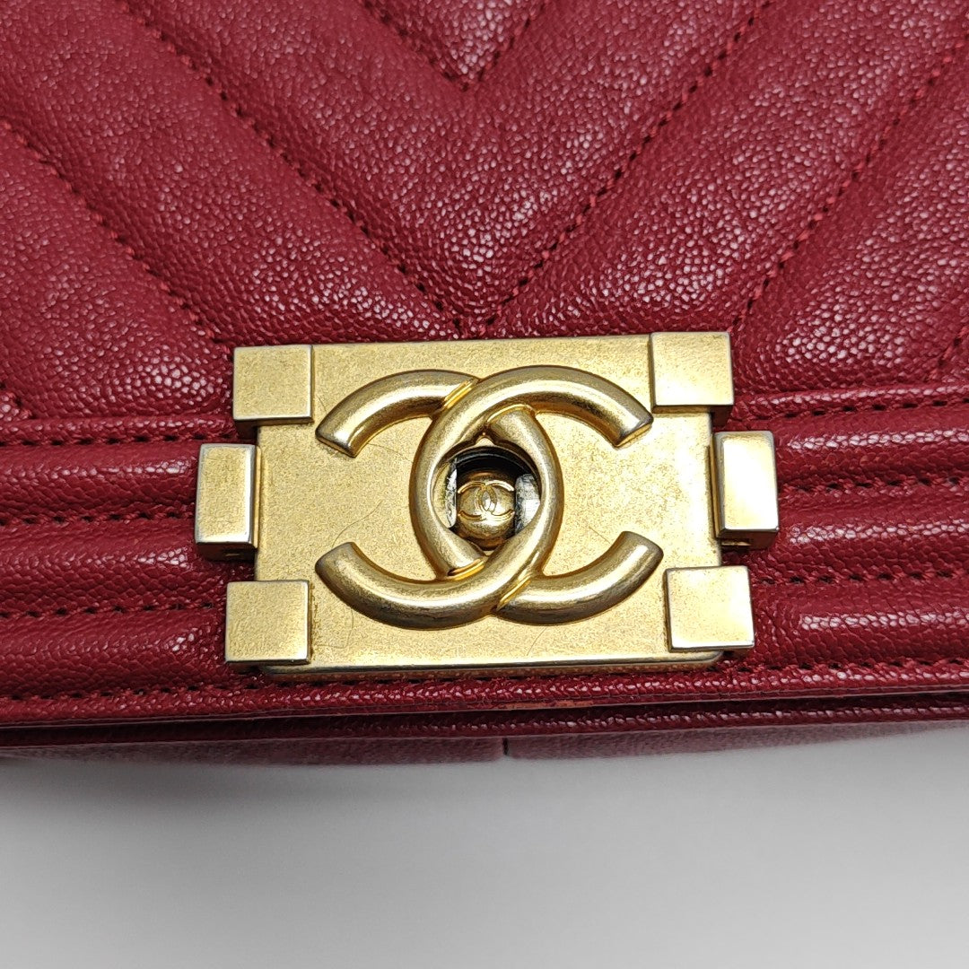 BOY CHANEL Medium Chevron Calfskin Red