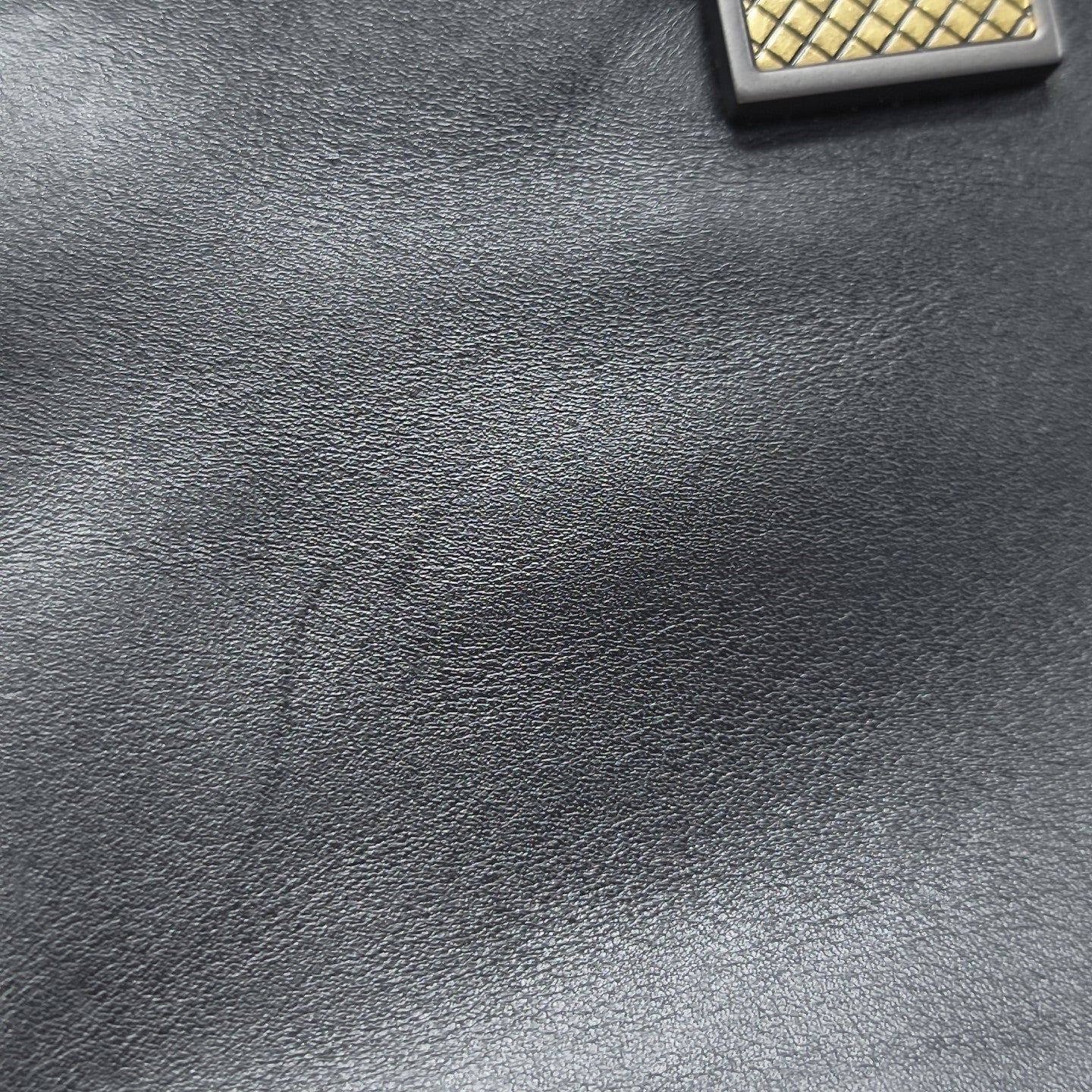Piazza Medium Calfskin Black