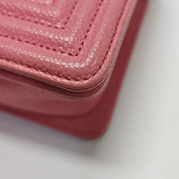 BOY CHANEL Small Chevron Grained Calfskin Pink