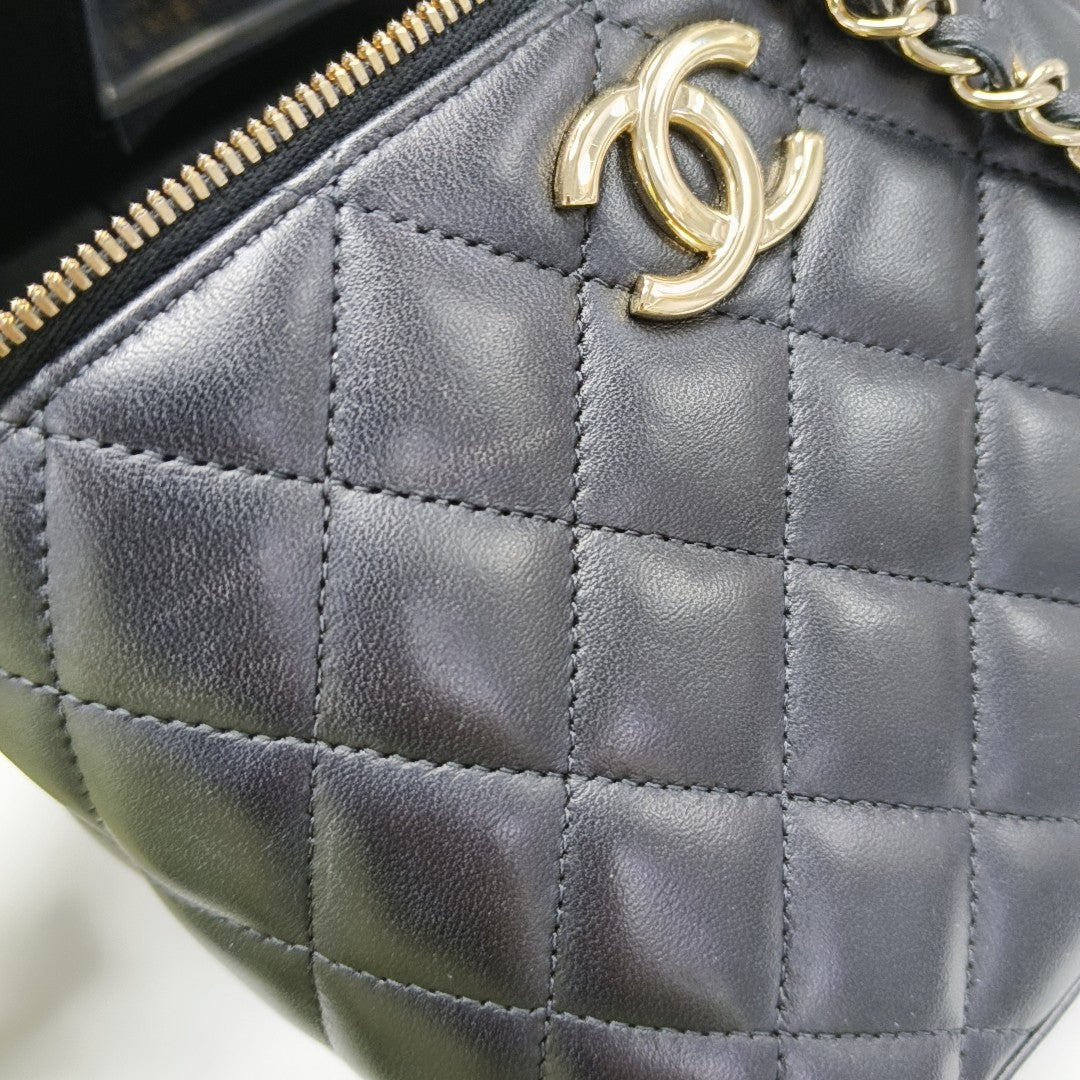 VANITY CASE Small Quilted Lambskin Black