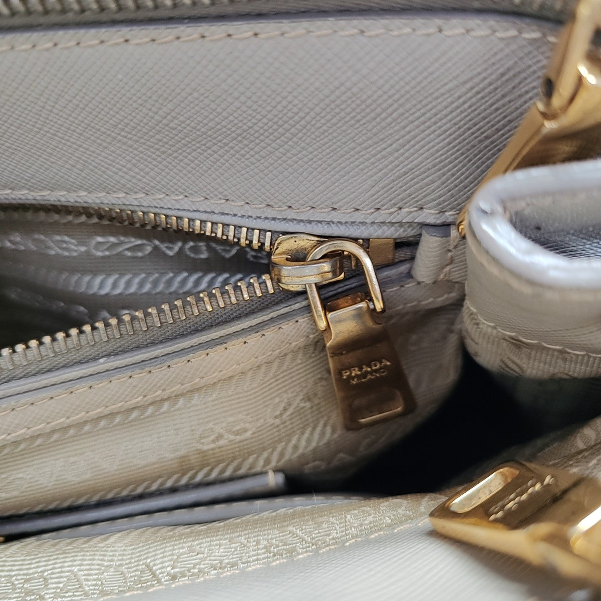 Galleria Large Saffiano Calfskin Gray