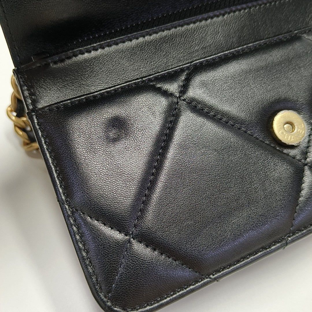 CHANEL 19 WOC Quilted Lambskin Black