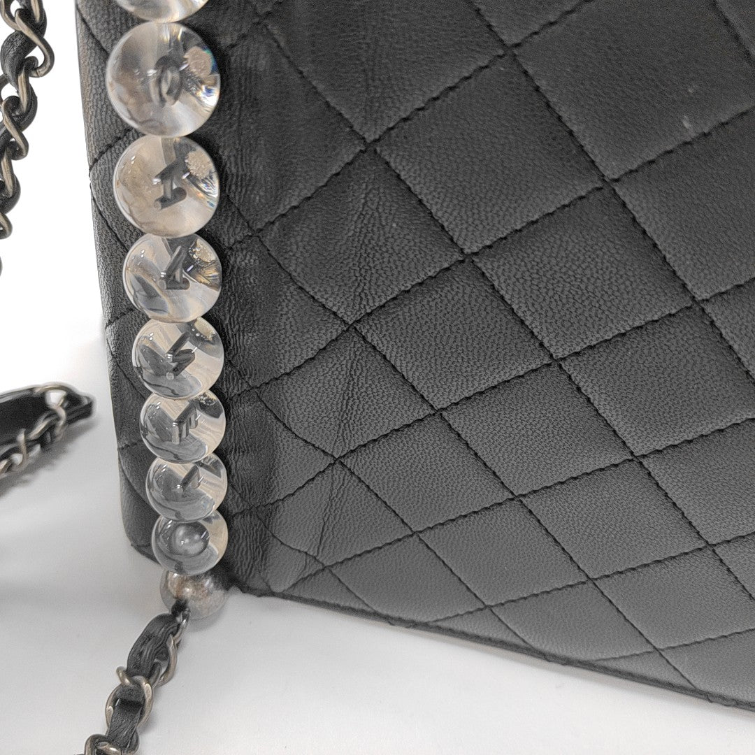 CLASSIC VERTICAL PEARL Quilted Lambskin Black