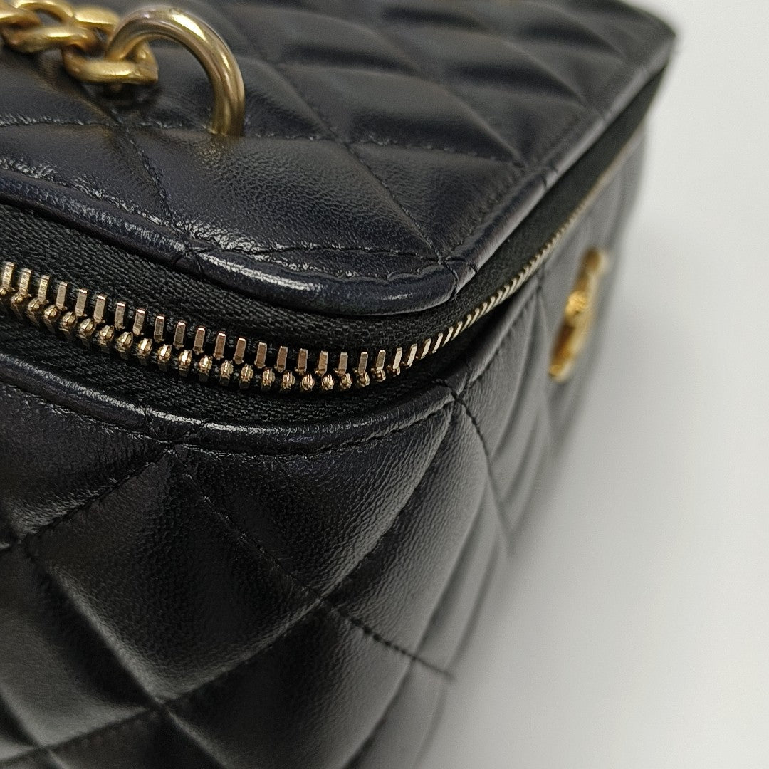 VANITY CASE Small Quilted Lambskin Black