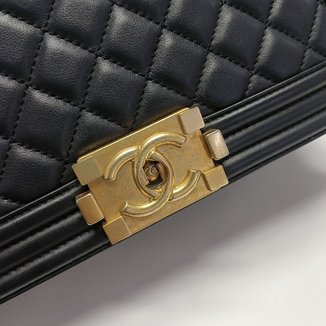 BOY CHANEL Medium Quilted Calfskin Black