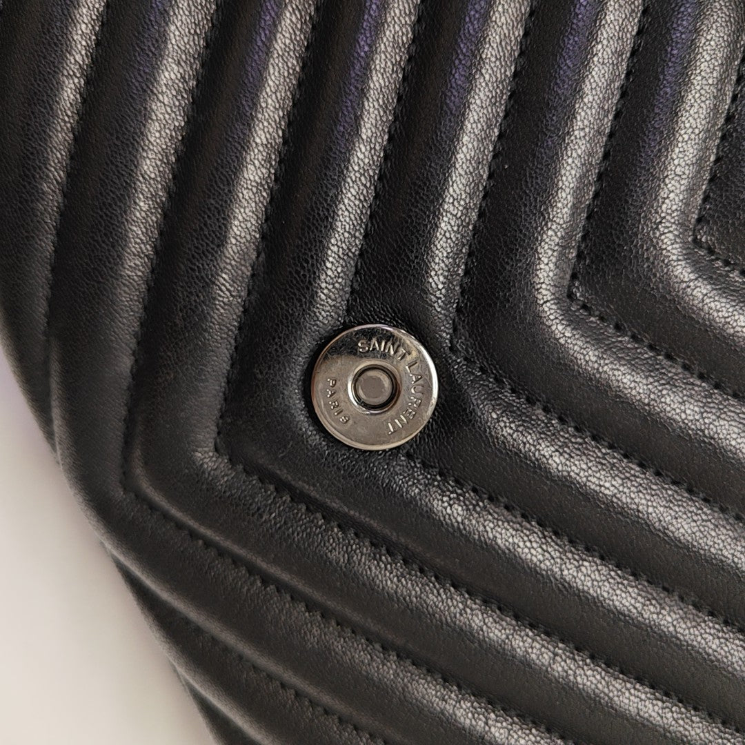 COLLEGE Medium Chevron Lambskin Black