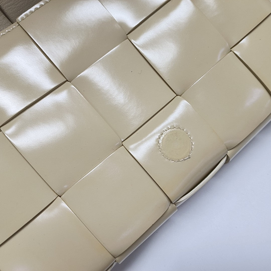 Cassette Medium Calfskin Beige