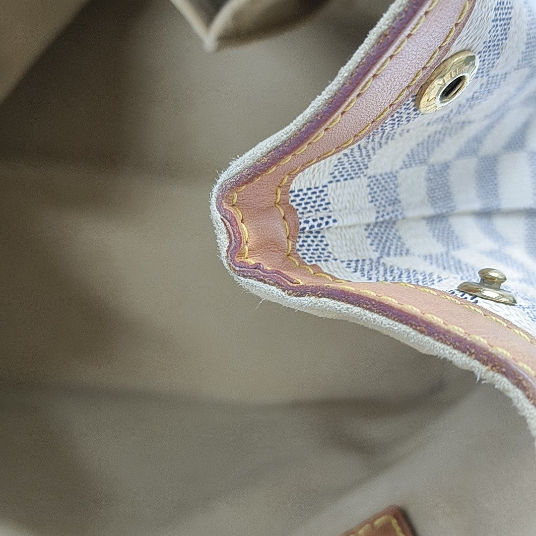 HAMPSTEAD MM Damier Azur Coated Canvas White