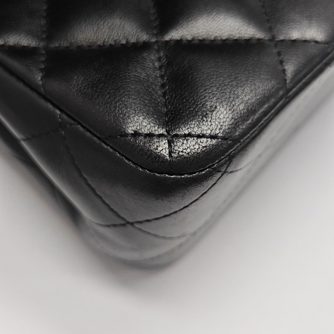 CLASSIC FLAP Jumbo Quilted Lambskin Black