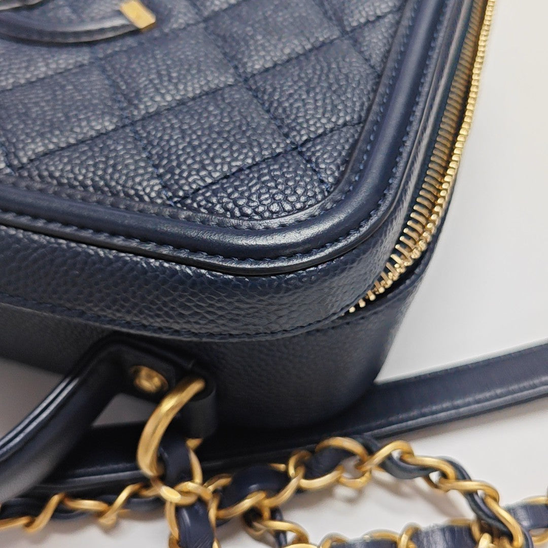 FILIGREE Medium Quilted Grained Calfskin Blue