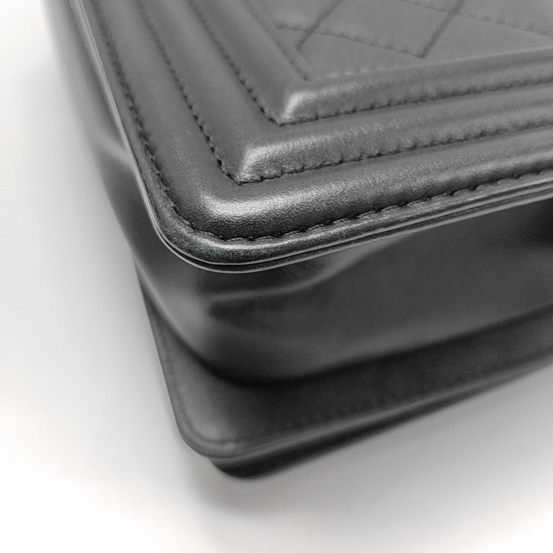 BOY CHANEL Small Quilted Calfskin Black