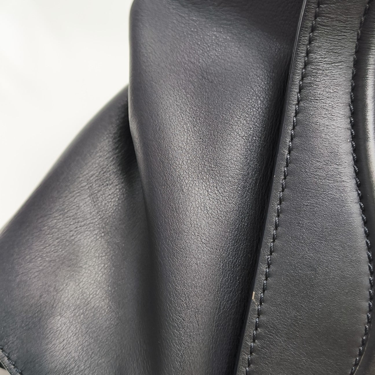 PHANTOM Medium Calfskin Black