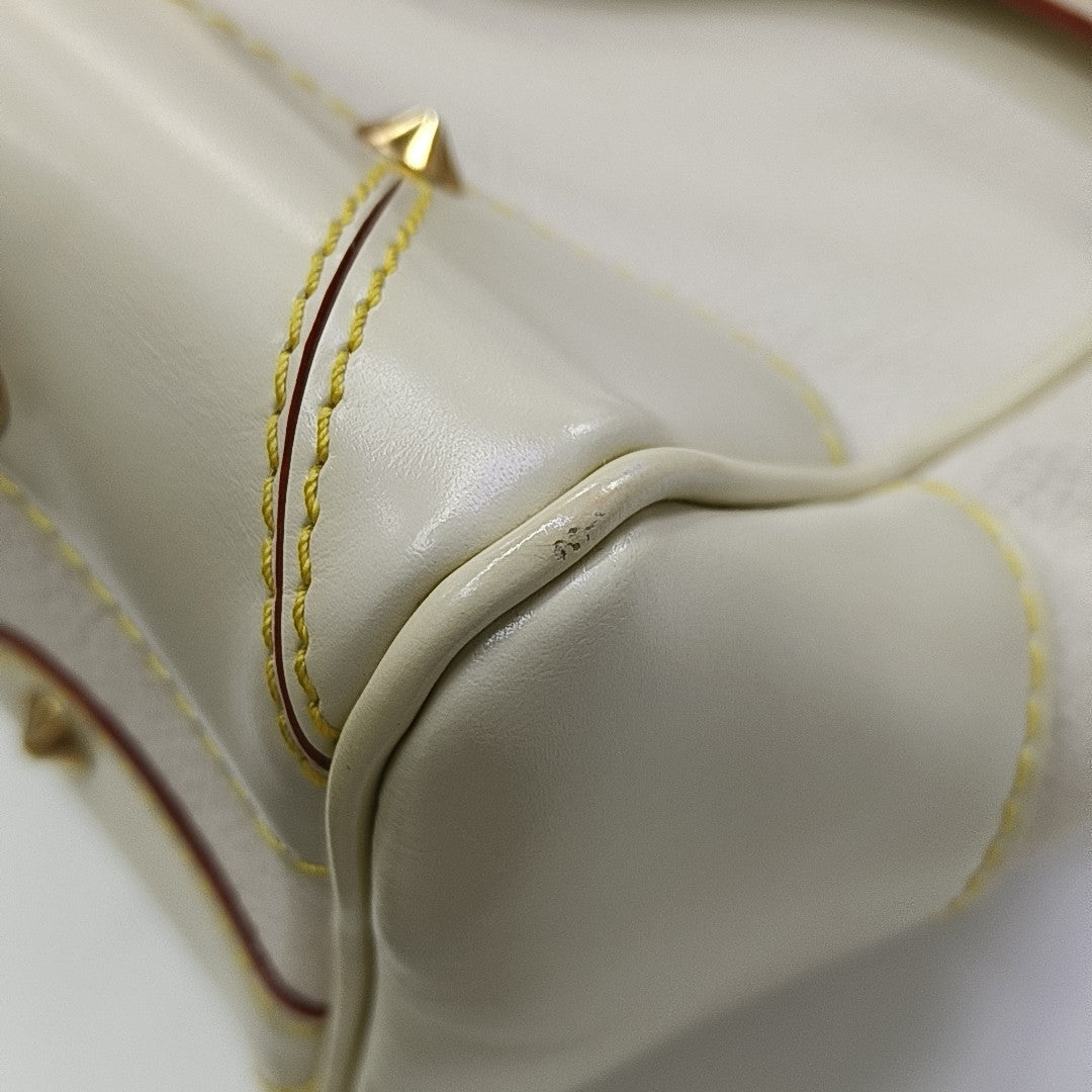 L'ESSENTIEL Lambskin White