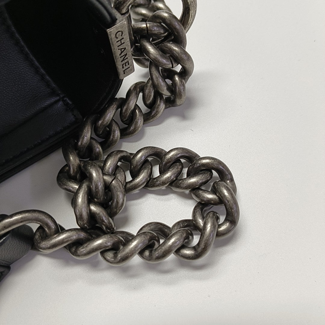 BOY CHANEL Medium Chevron Lambskin Black