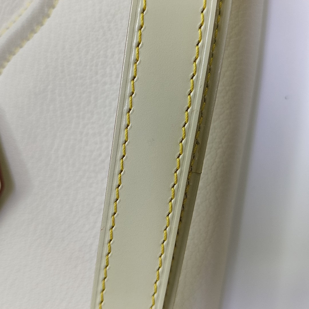 L'ESSENTIEL Lambskin White