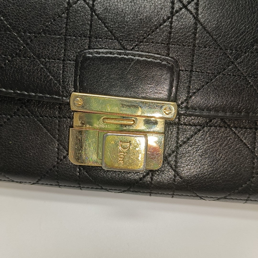 Cartera Miss Dior de piel de becerro acolchada negra