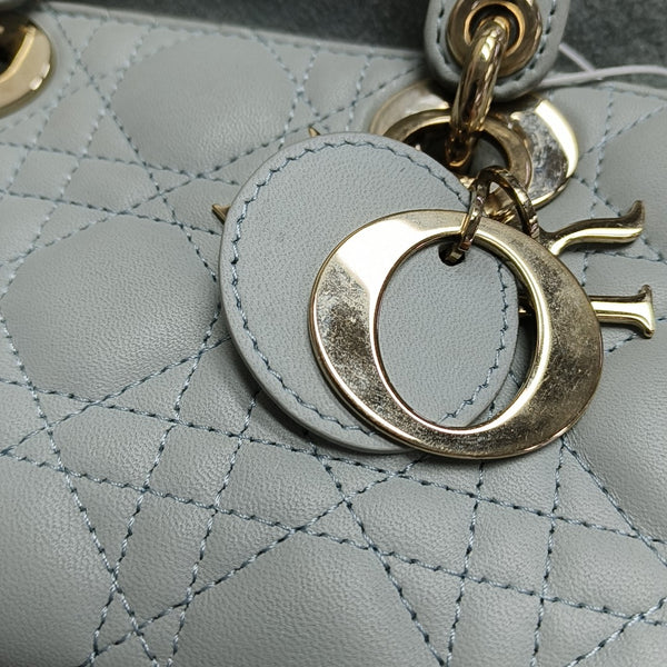 Lady D-Joy de piel de cordero Cannage en azul