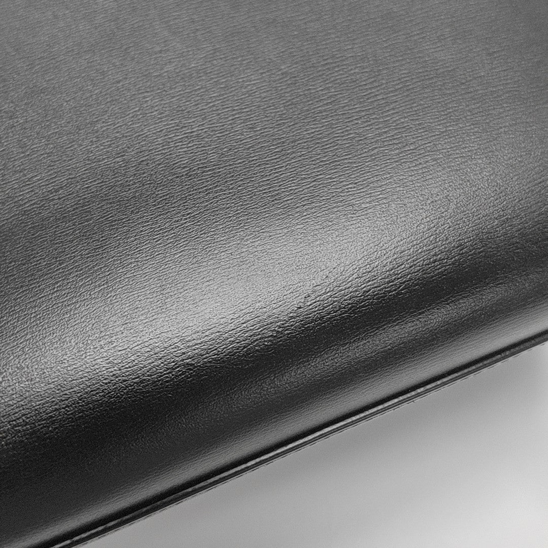 MANHATTAN Medium Calfskin Black