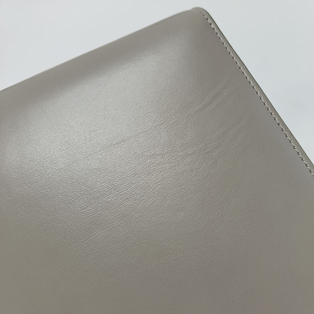 CLASSIC BOX Medium Calfskin Gray
