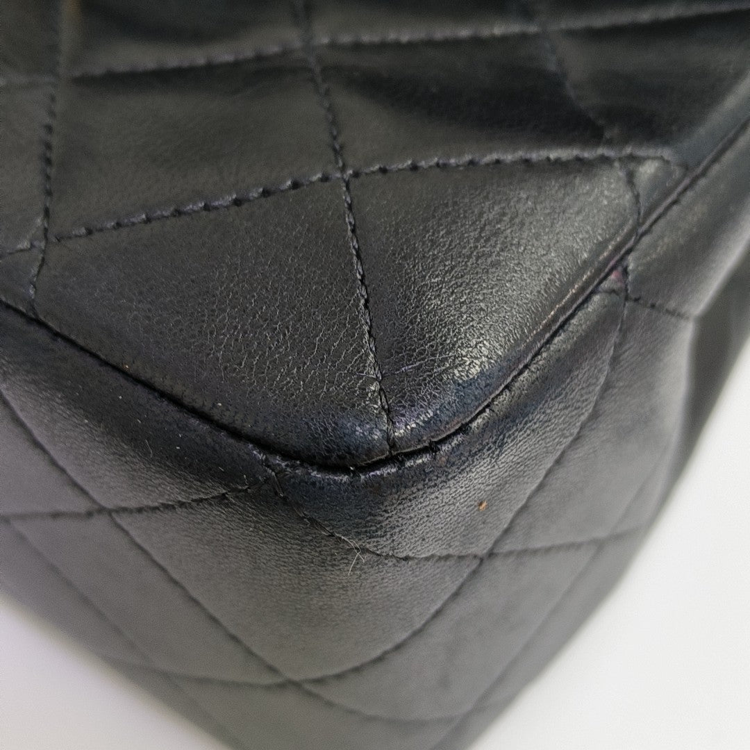 CLASSIC FLAP Medium Quilted Lambskin Black