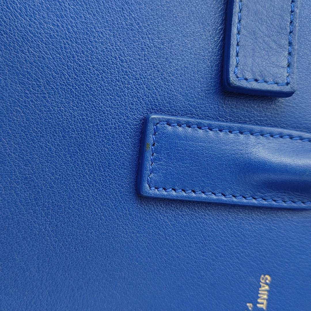 SAC DE JOUR Nano Calfskin Blue