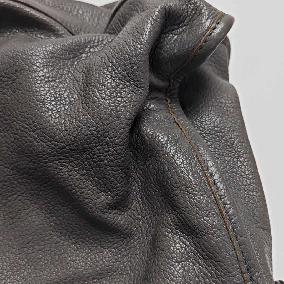 Bolso Classic Metallic Edge City Mediano de Piel de Cordero Gris
