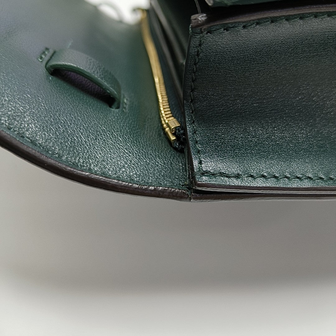 CLASSIC BOX Medium Calfskin Green