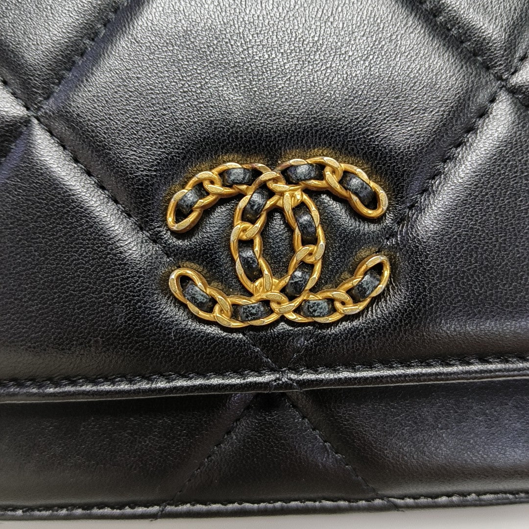 CHANEL 19 WOC Quilted Lambskin Black