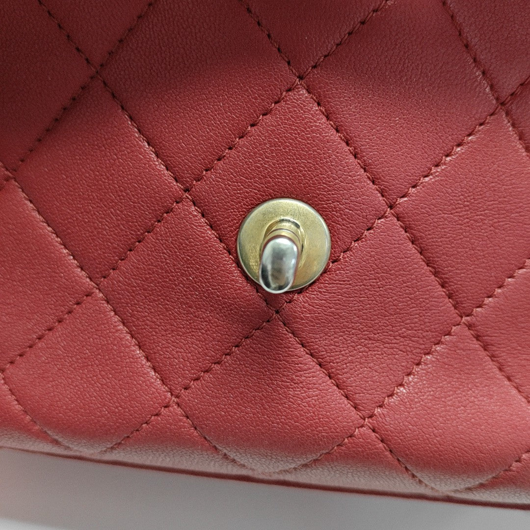 CHAIN INFINITY TOP HANDLE Medium Quilted Lambskin Red