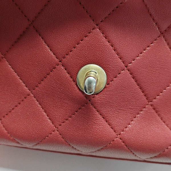 CHAIN INFINITY TOP HANDLE Medium Quilted Lambskin Red