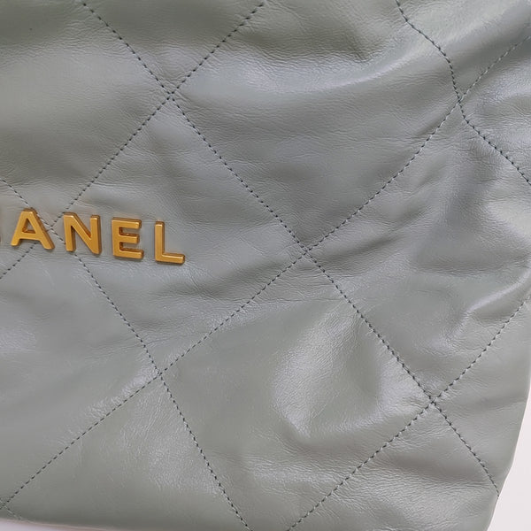 CHANEL 22 Medium Quilted Calfskin Green