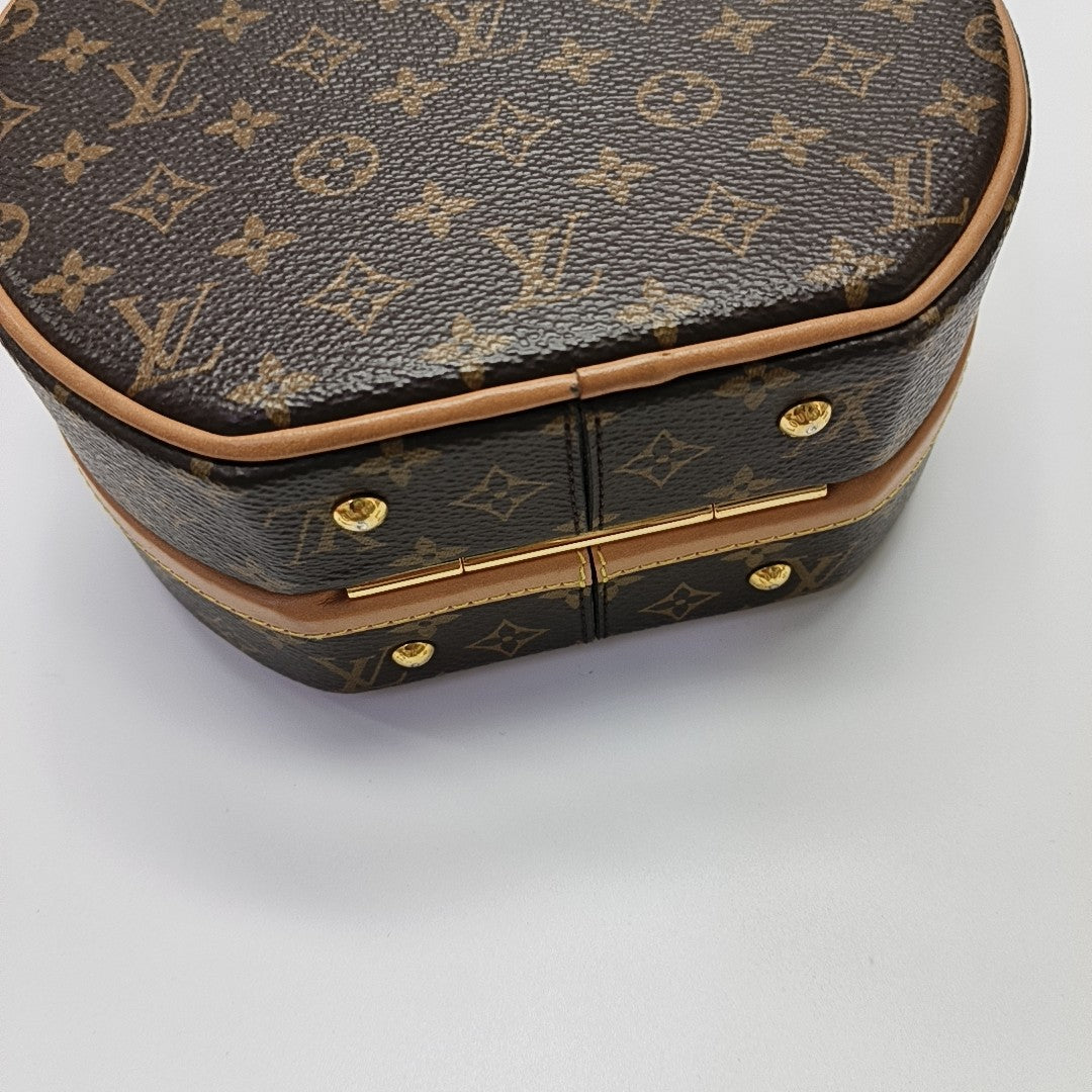 BOITE CHAPEAU PM Monogram Coated Canvas Brown