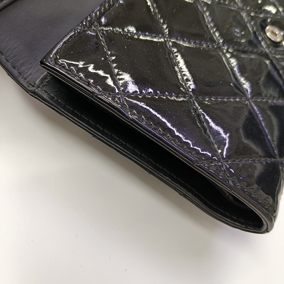 CLASSIC FLAP Mini Quilted Patent Leather Black Wallet
