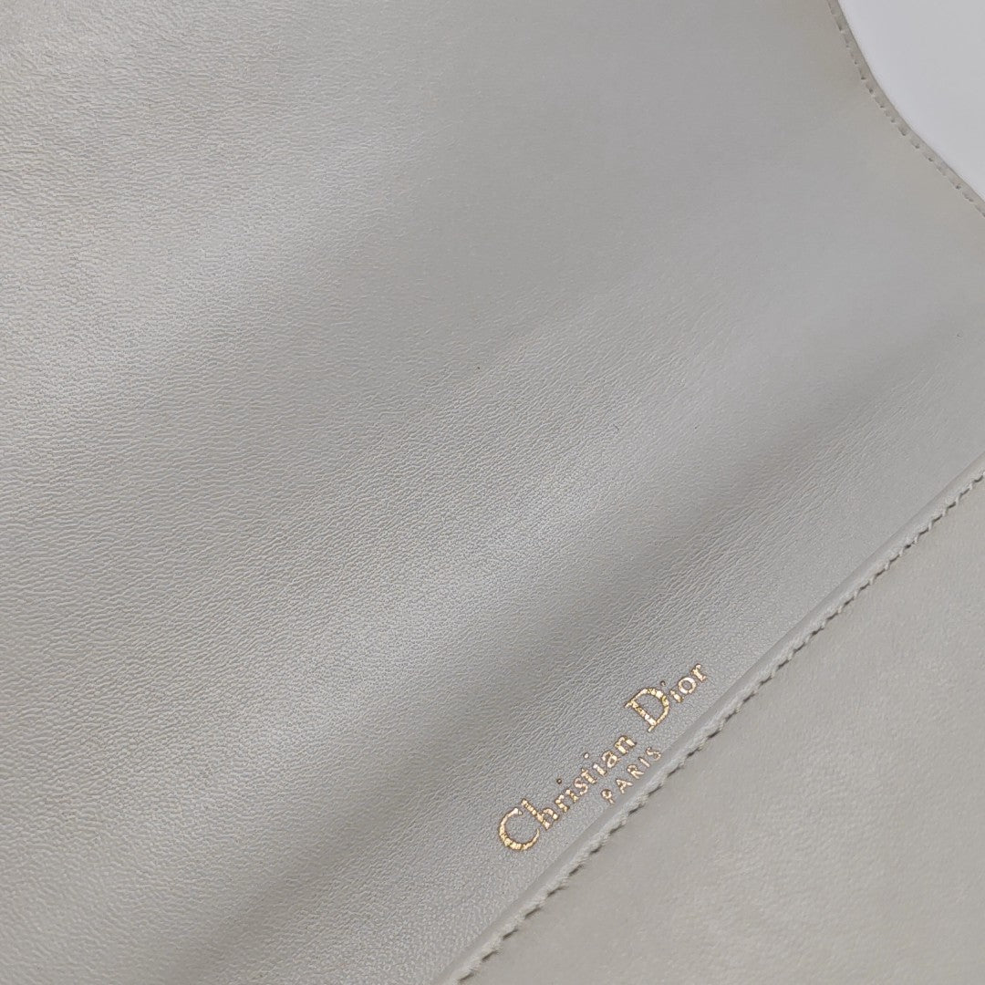 Diorama Medium Cannage Calfskin White