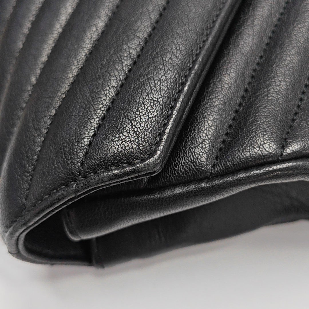 COLLEGE Medium Chevron Lambskin Black