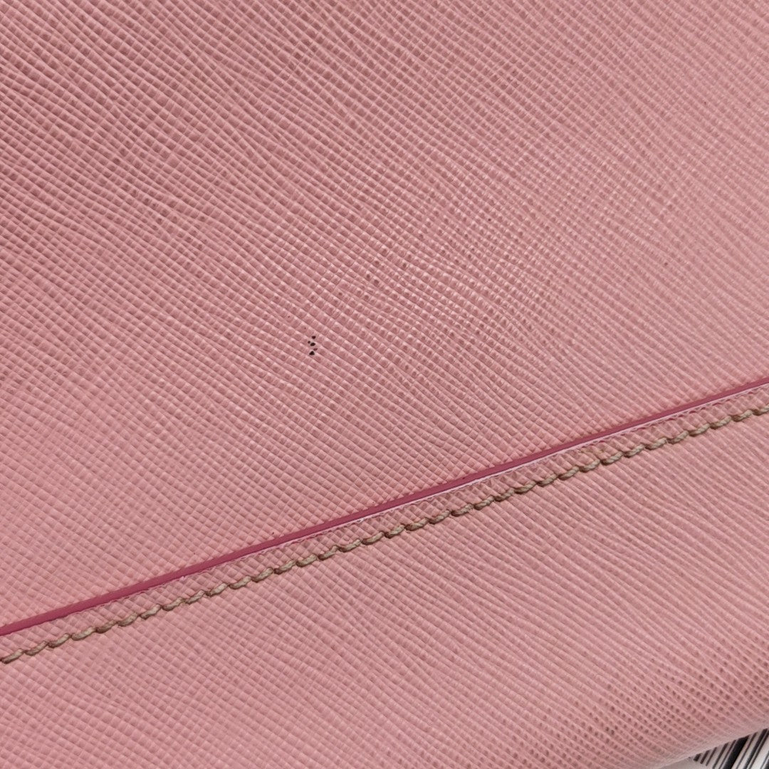 Closure Saffiano Calfskin Pink