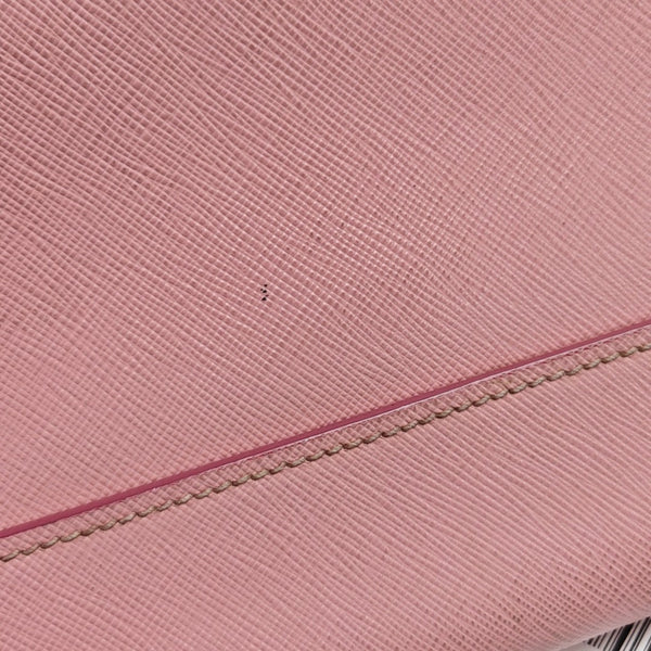 Closure Saffiano Calfskin Pink