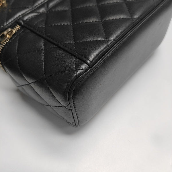 VANITY CASE Small Quilted Lambskin Black