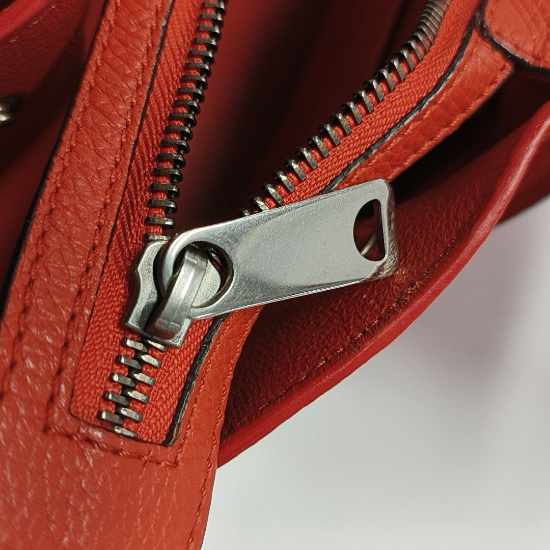 TRAPEZE Medium Calfskin Red