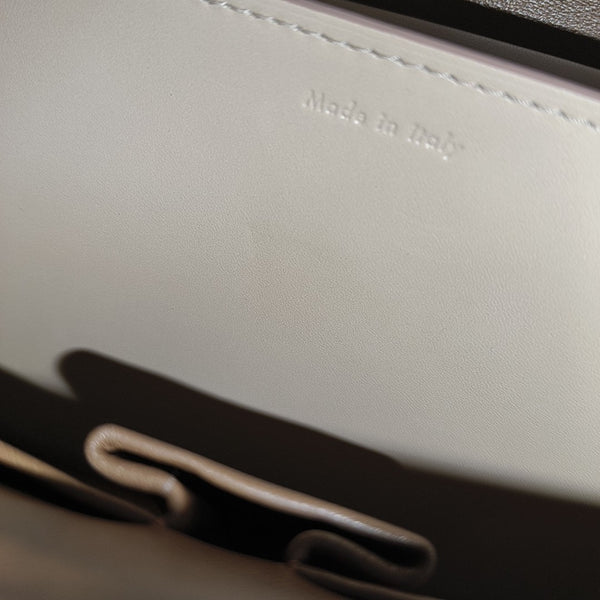 CASE Calfskin Beige