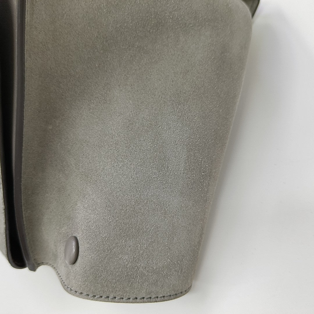 TRAPEZE Medium Suede Gray