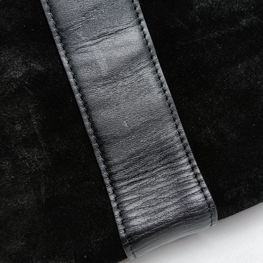 Arli Medium Suede Black