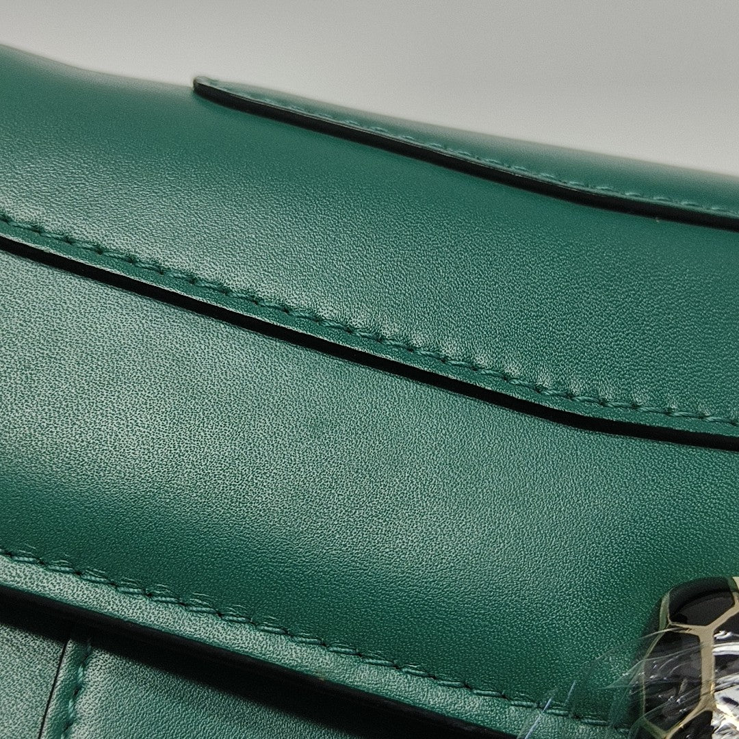 SERPENTI FOREVER Medium Calfskin Green