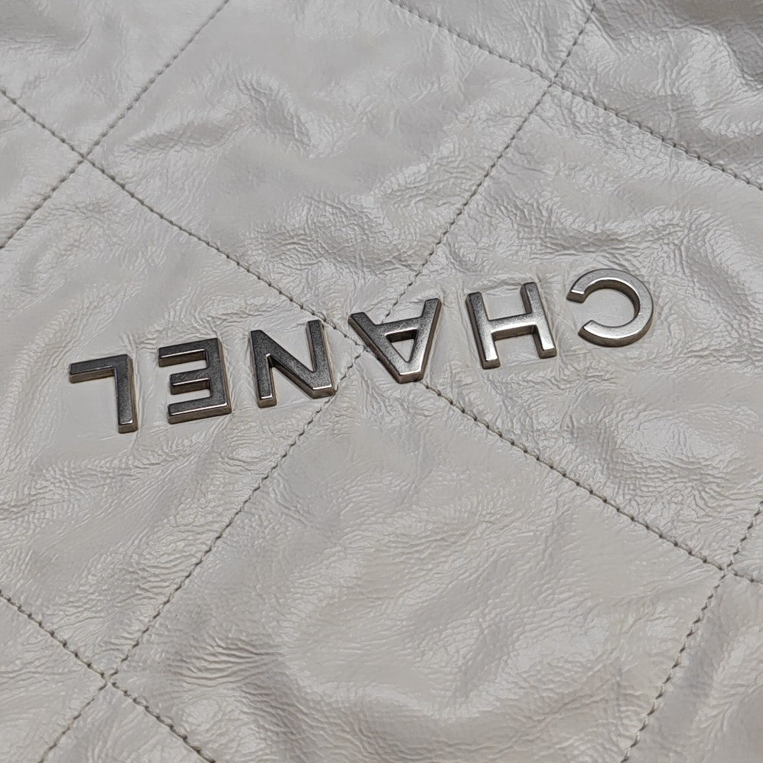 CHANEL 22 Medium Quilted Calfskin White