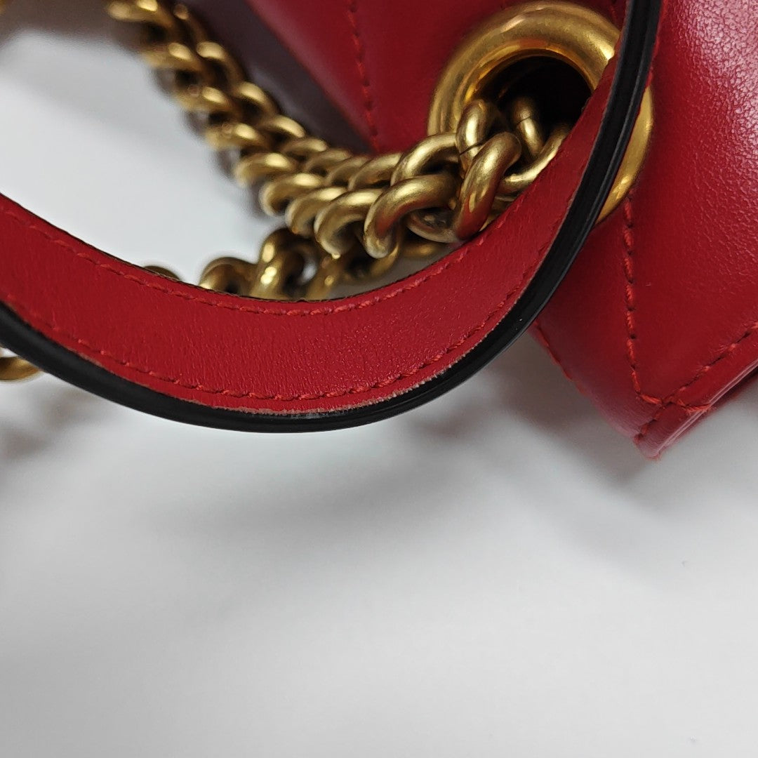Authenticated pre-owned  GG Marmont Medium Quilted Calfskin Red - Shoulder Bag at Looply