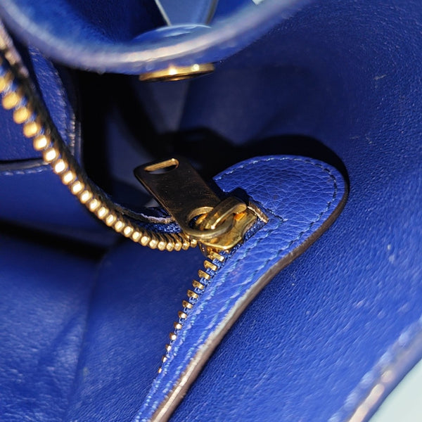 TRAPEZE Medium Calfskin Blue