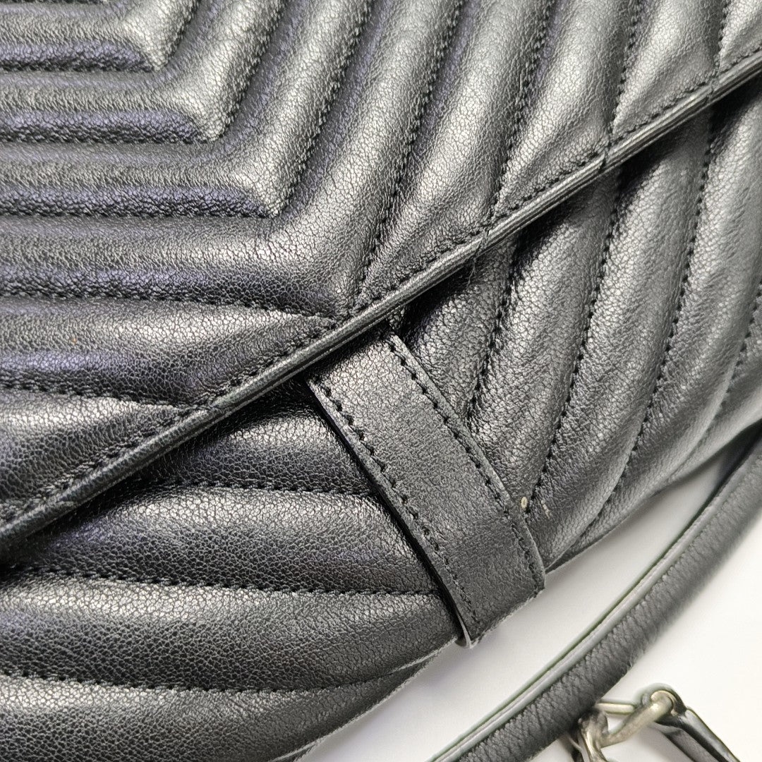 COLLEGE Large Chevron Lambskin Black